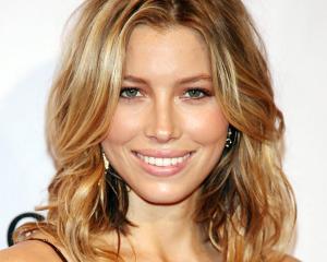 jessica-biel-golden smile
